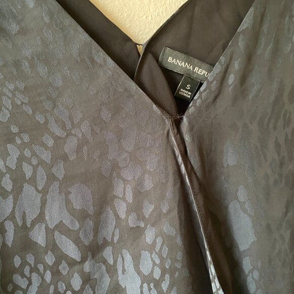 NWT/NWOT Lot of 2, Banana Republic blouses - Picture 3 of 4